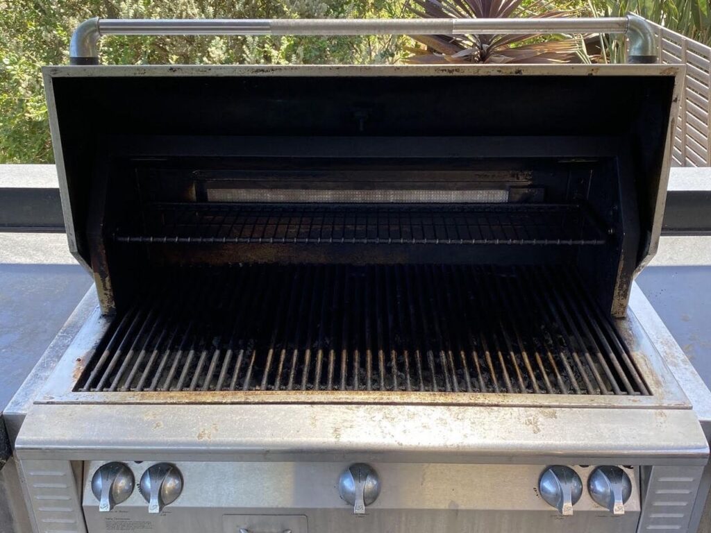 Built-in grill before service
